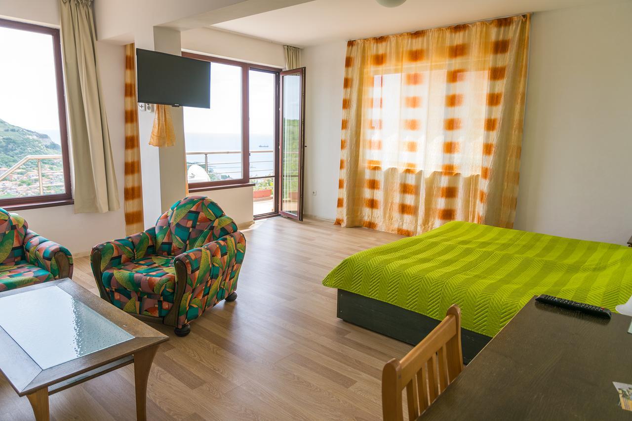 Guest Rooms Sea View バルチク エクステリア 写真